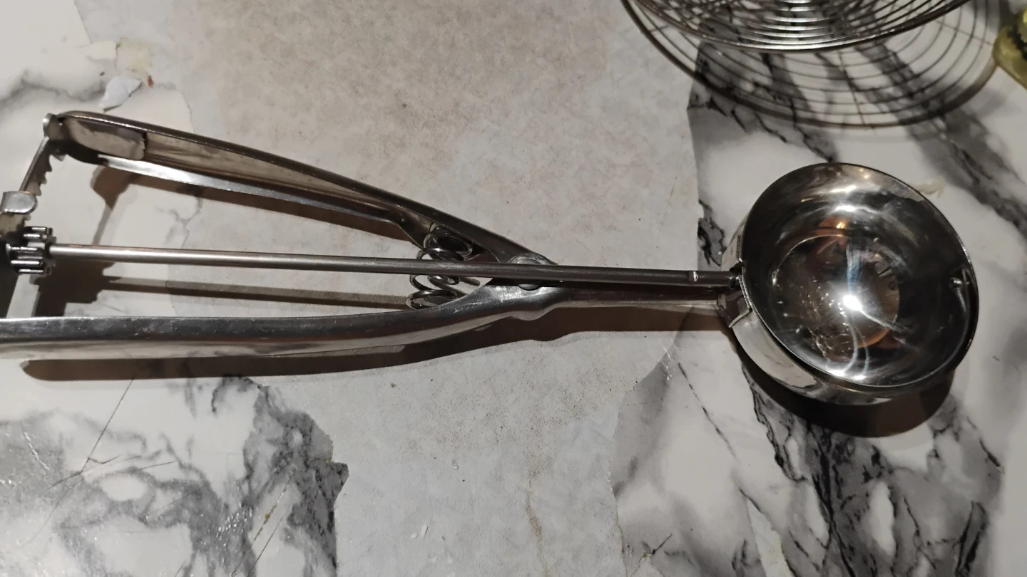Kitchen Utensils Set - Strainer, Ice Cream Scoop, Tongs, Whisk - photo 5