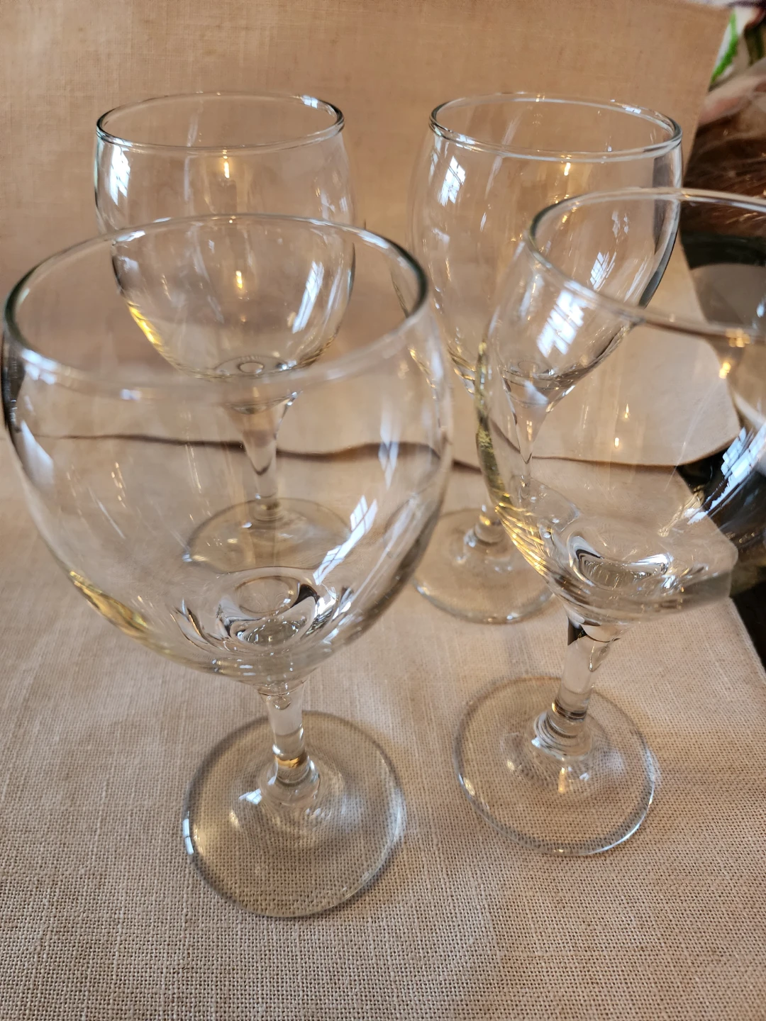 Set of 4 Clear Glass Wine Glasses - photo 5