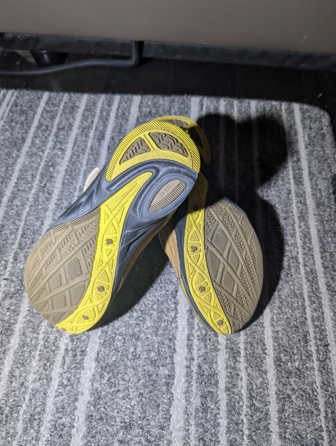 SYUNSOKU Kids Gold Athletic Shoes - photo 3