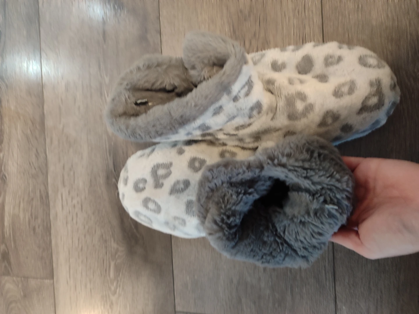 Women's Grey Leopard Print Fuzzy Slippers - photo 3