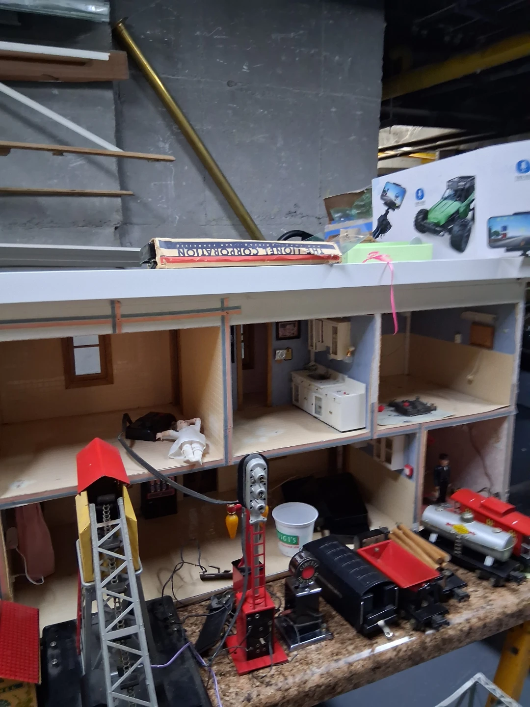 Lionel O Gauge Model Train Accessories & Buildings
