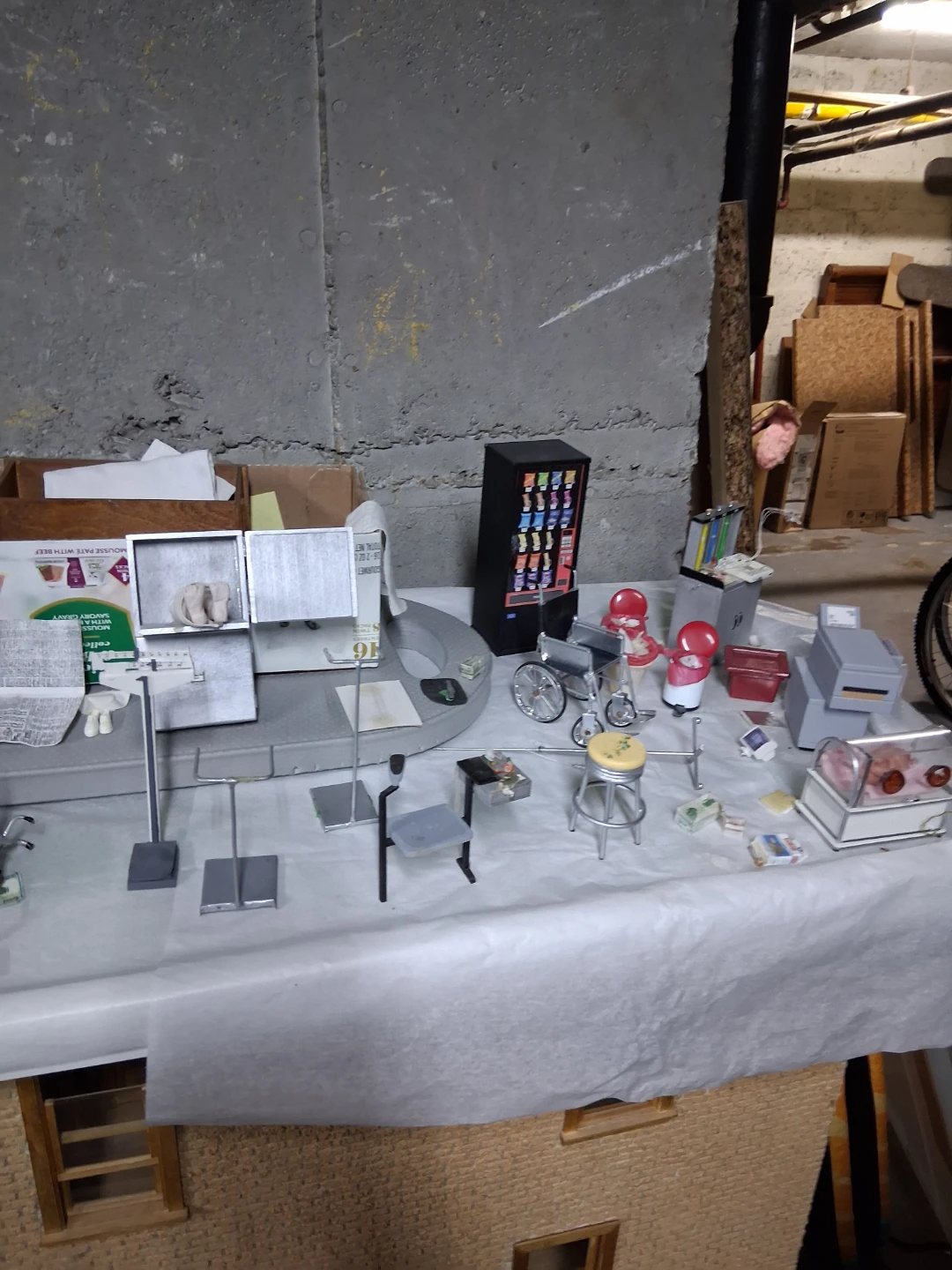 Dollhouse Miniature Medical and Retail Accessories Lot - photo 3