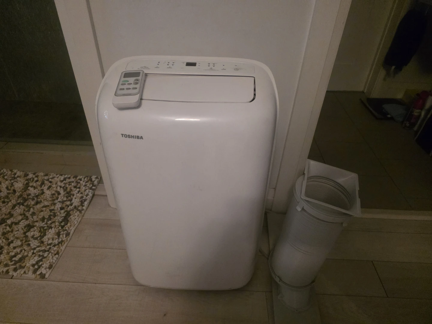 Toshiba Portable Air Conditioner - photo 2