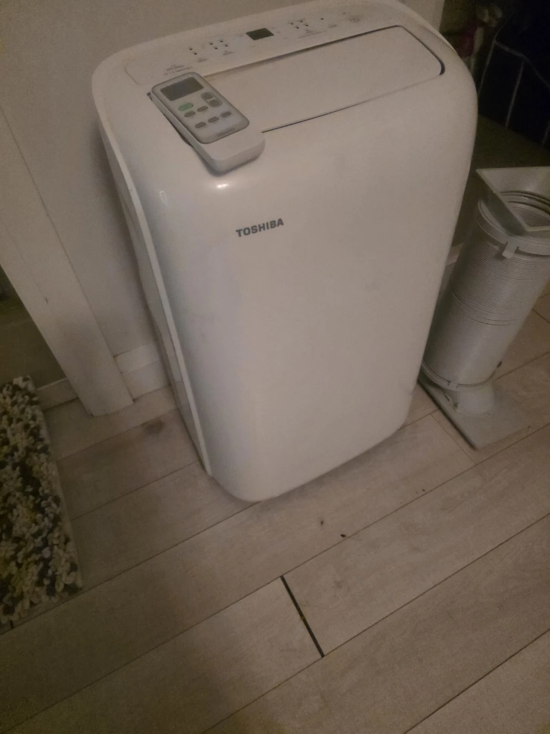 Toshiba Portable Air Conditioner - photo 3