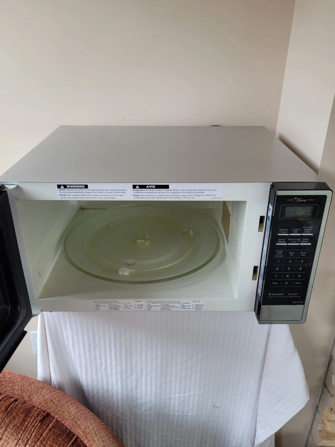 Panasonic Microwave Oven - photo 2