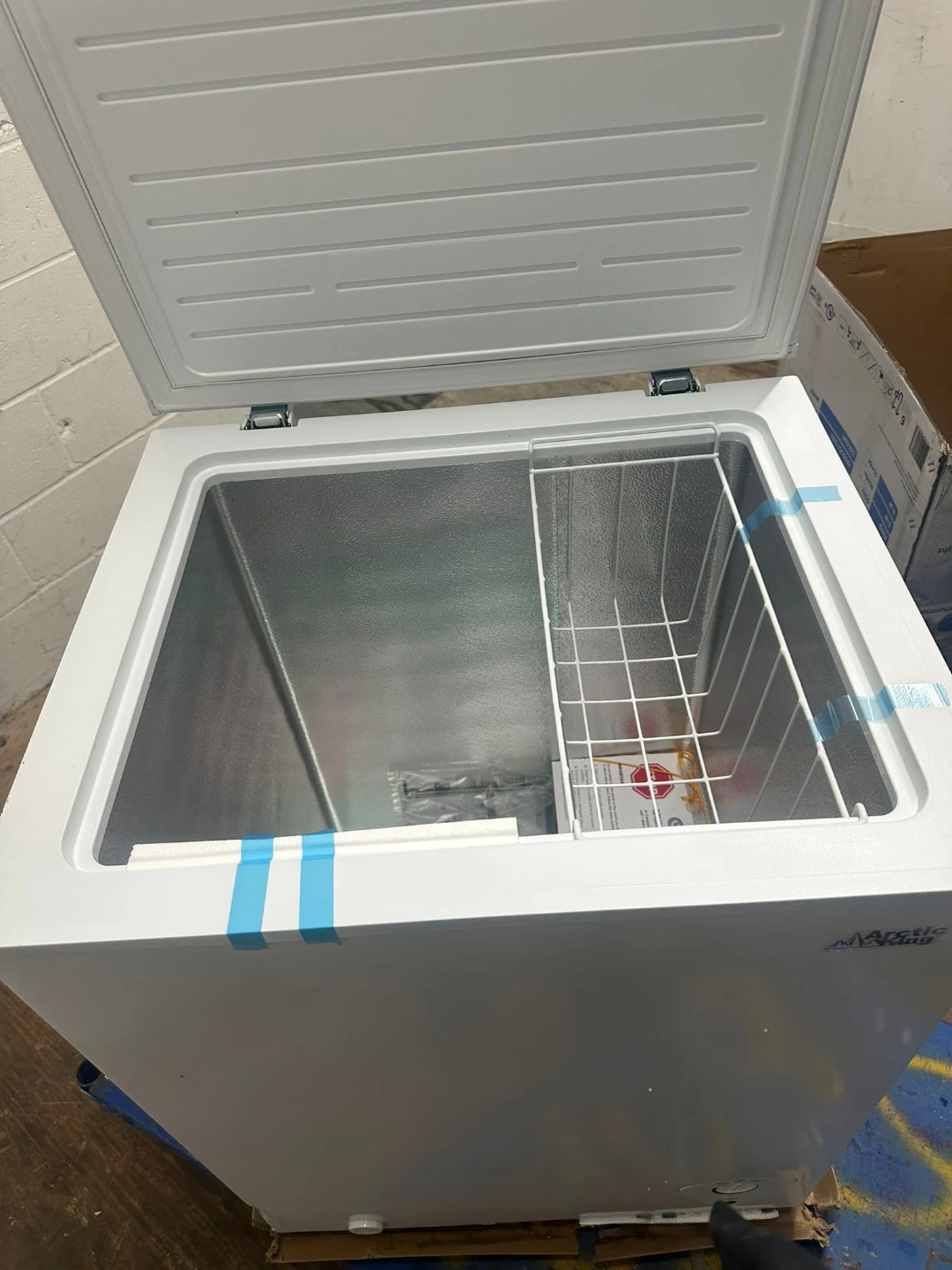 Brand New- Arctic King 5.0 cu ft Chest Freezer - photo 3