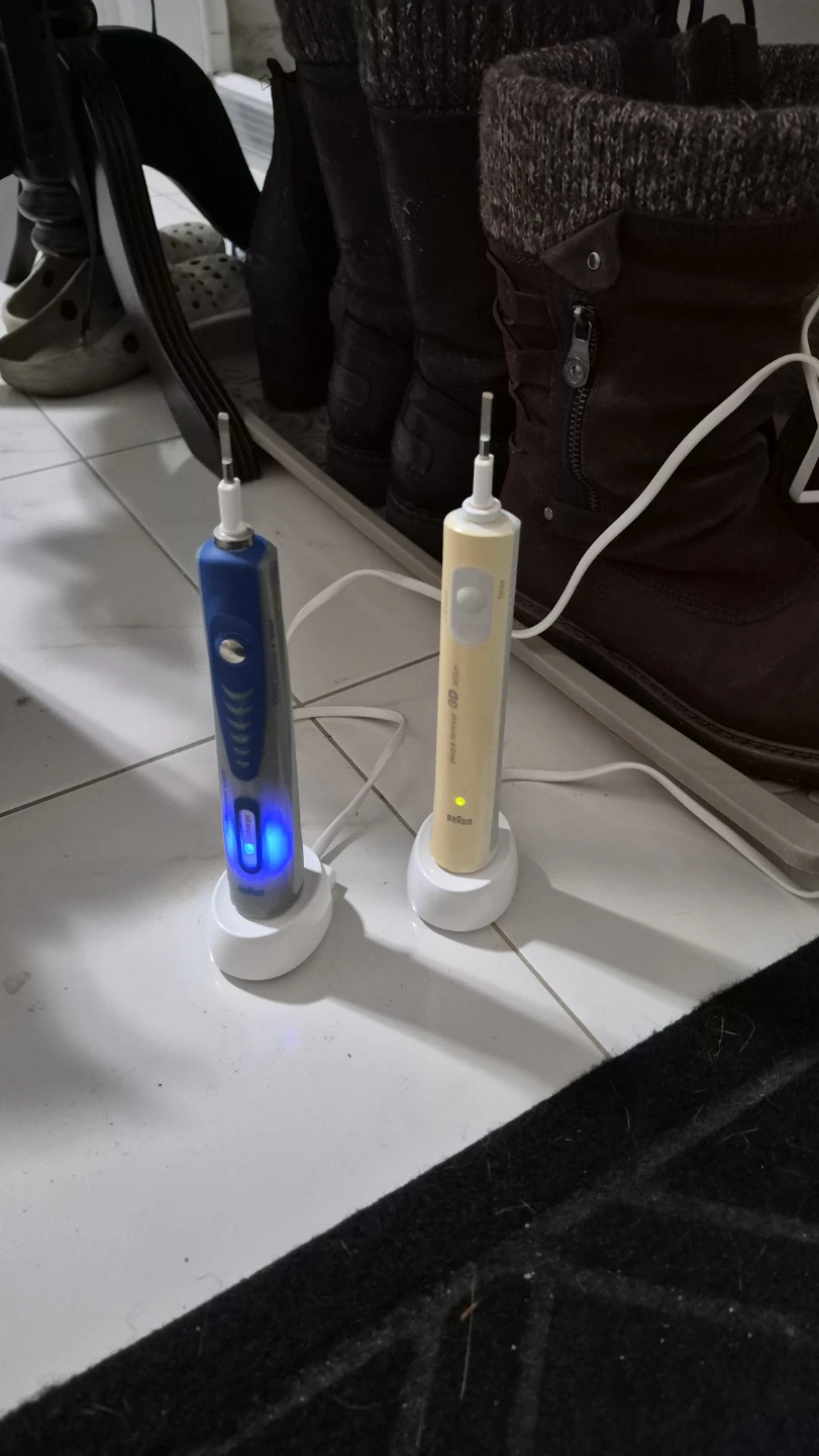 Braun Oral-B Electric Toothbrushes - photo 3