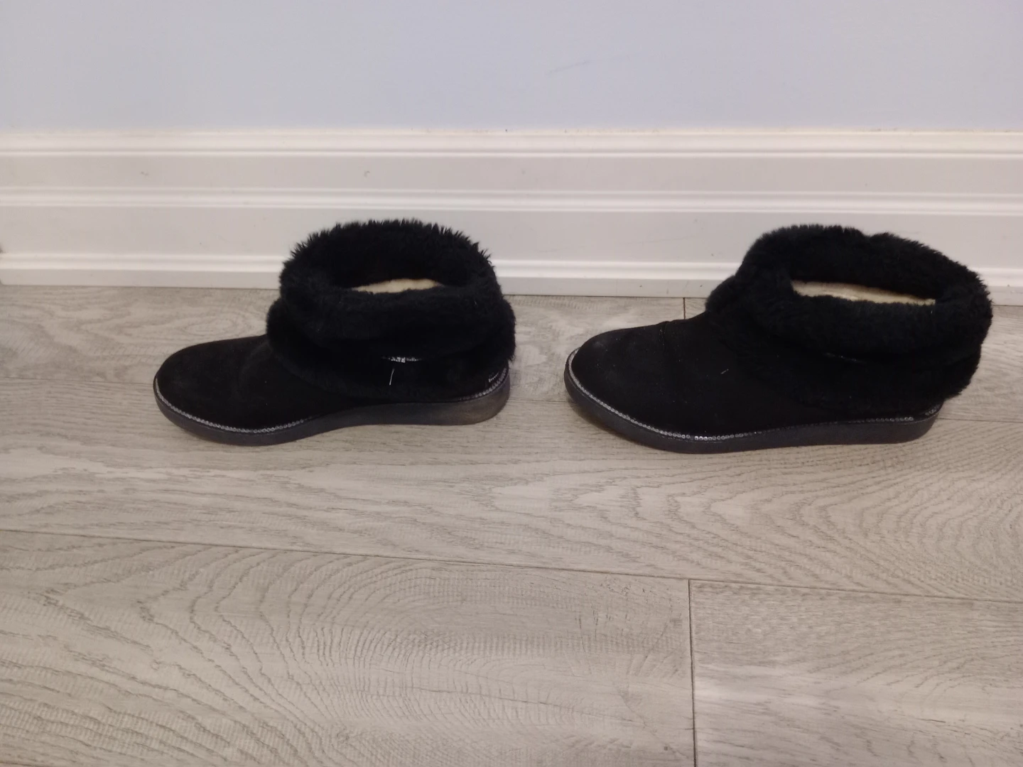 Bebe Black Faux Fur Lined Ankle Boots size 7.5 - photo 2