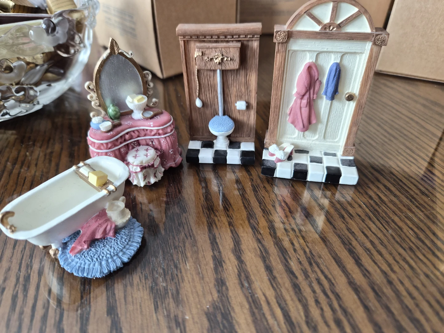 Victorian Memories Collection Miniature Bathroom Furniture