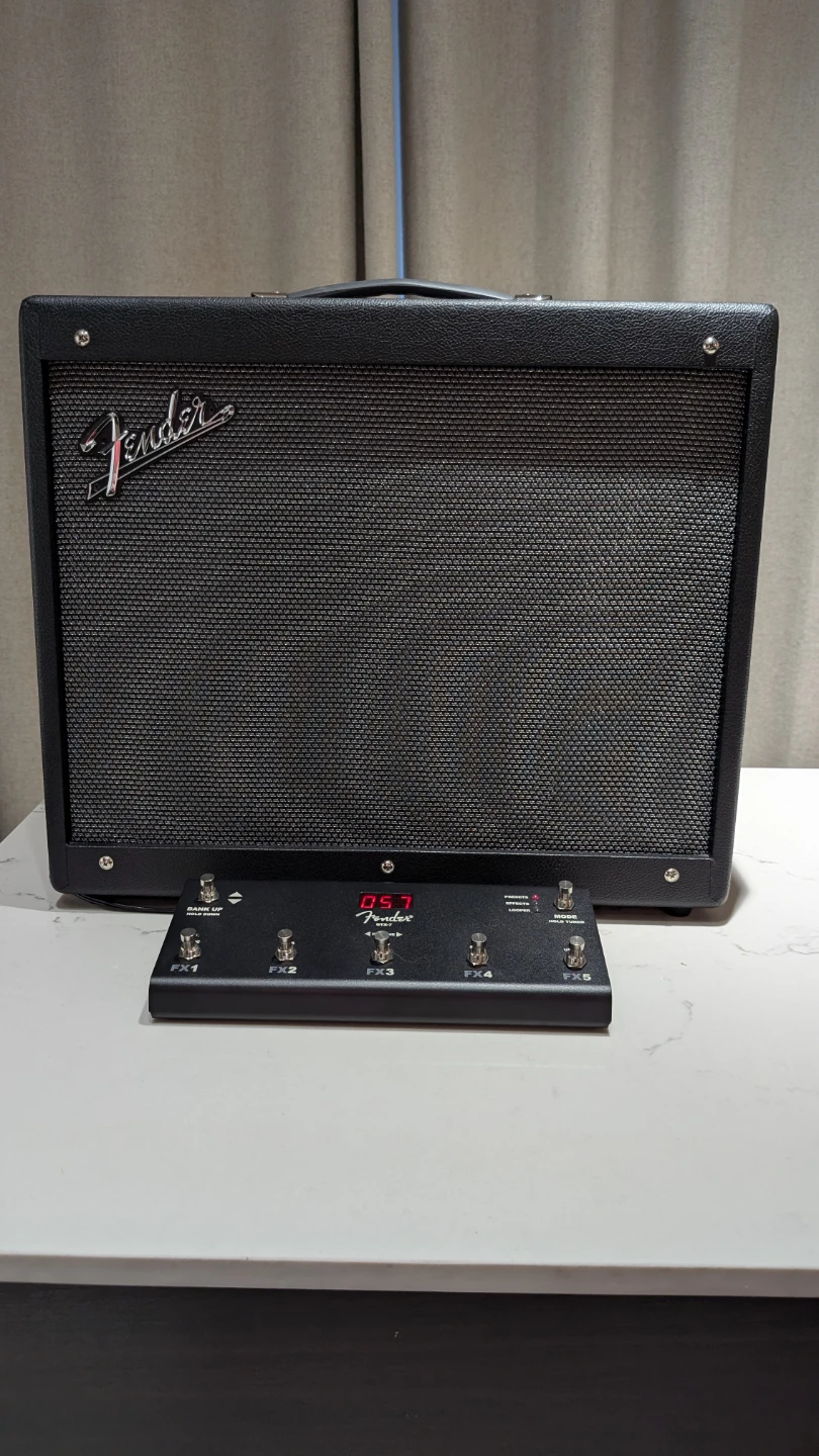 Fender Mustang GTX100 Guitar Amplifier with Footswitch