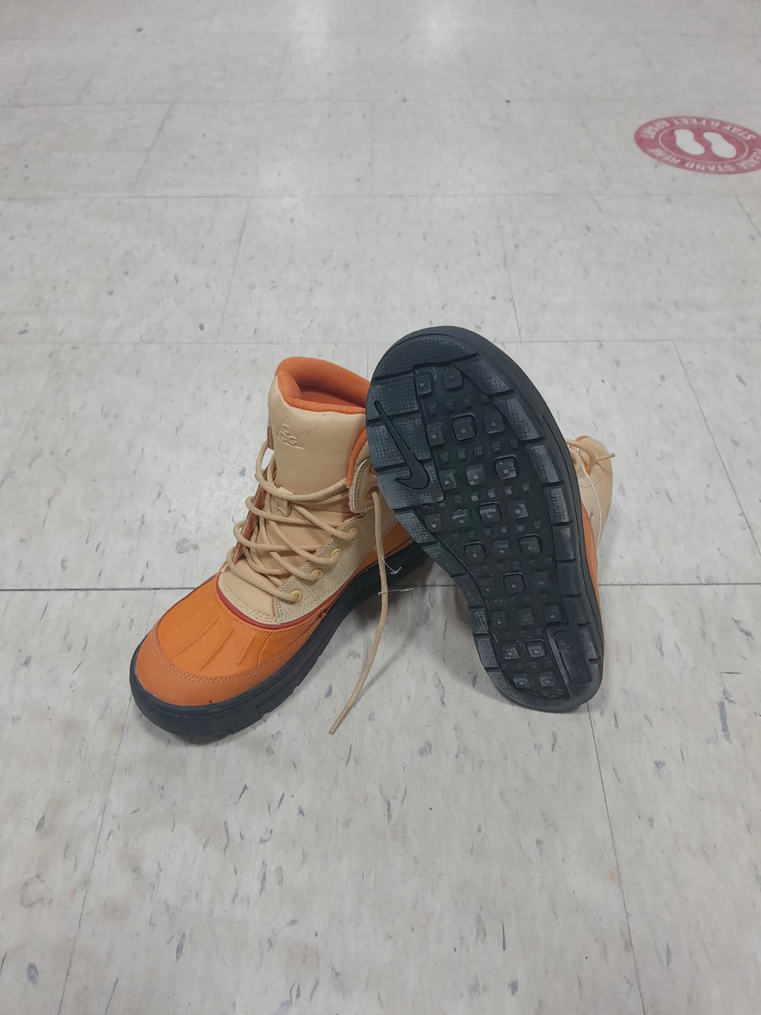Nike Men's Duck Boots Original Used like new Size 6 - photo 2