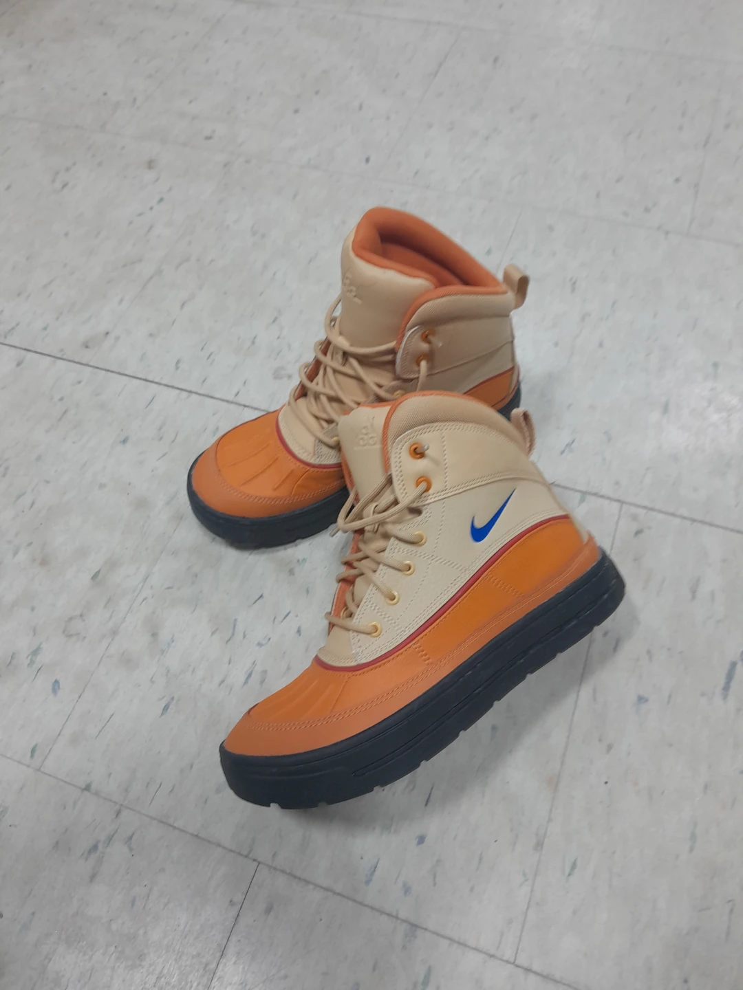 Nike Men's Duck Boots Original Used like new Size 6 - photo 3