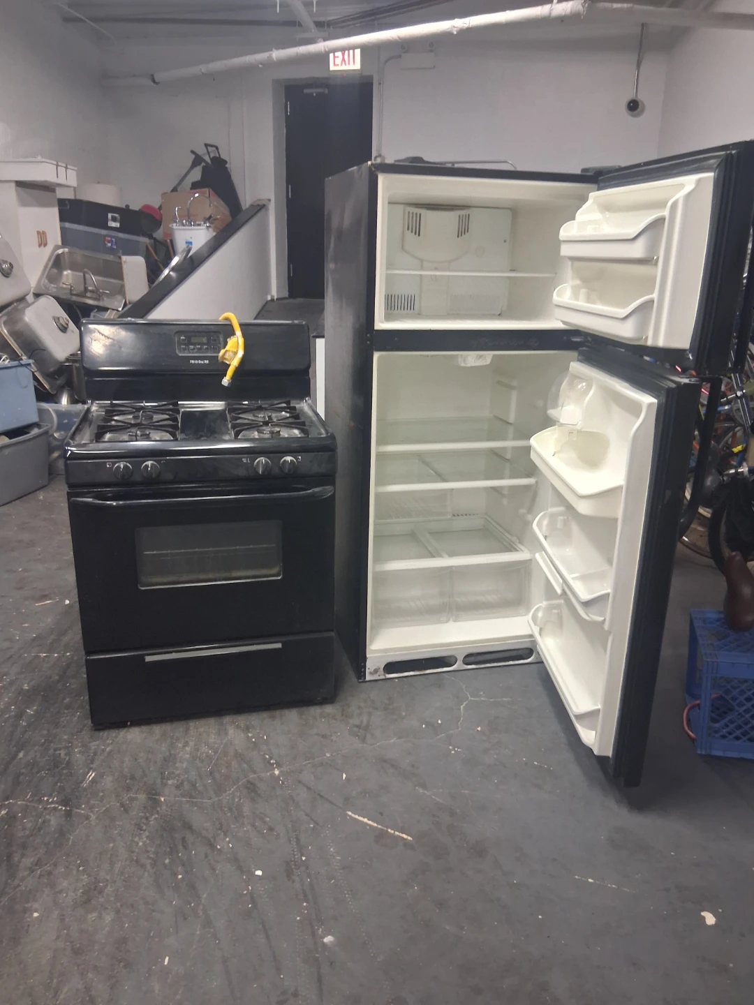 Frigidaire Refrigerator - photo 4