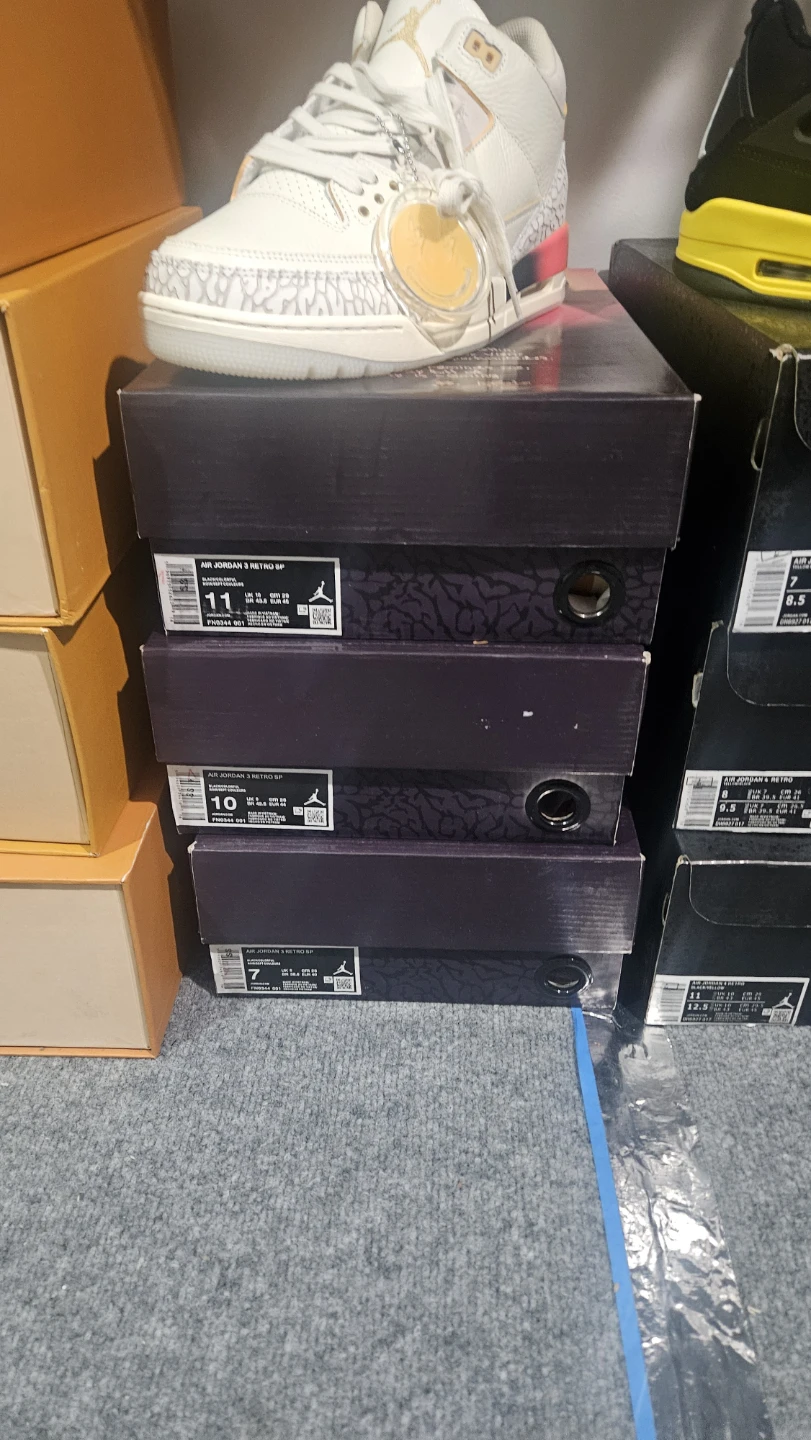 Nike Air Jordan Retro Sneakers - photo 3