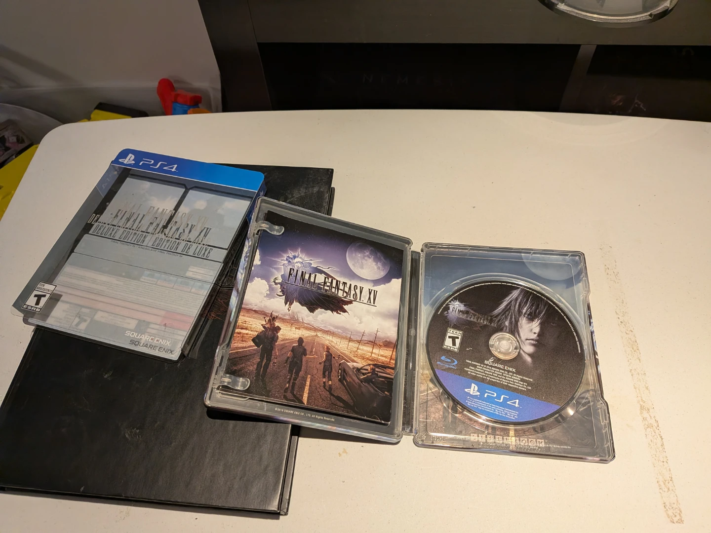 Final Fantasy XV: Deluxe  Edition- PS4 & Guide