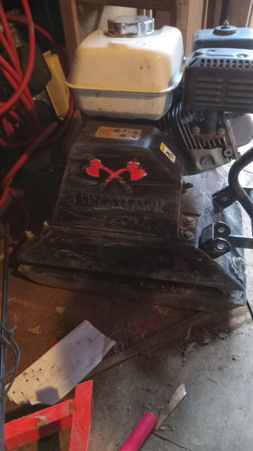 Tomahawk 5.5 HP Vibratory Plate Compactor Tamper - photo 3