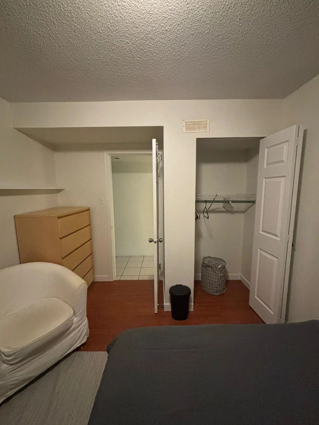 Room For Rent - photo 2