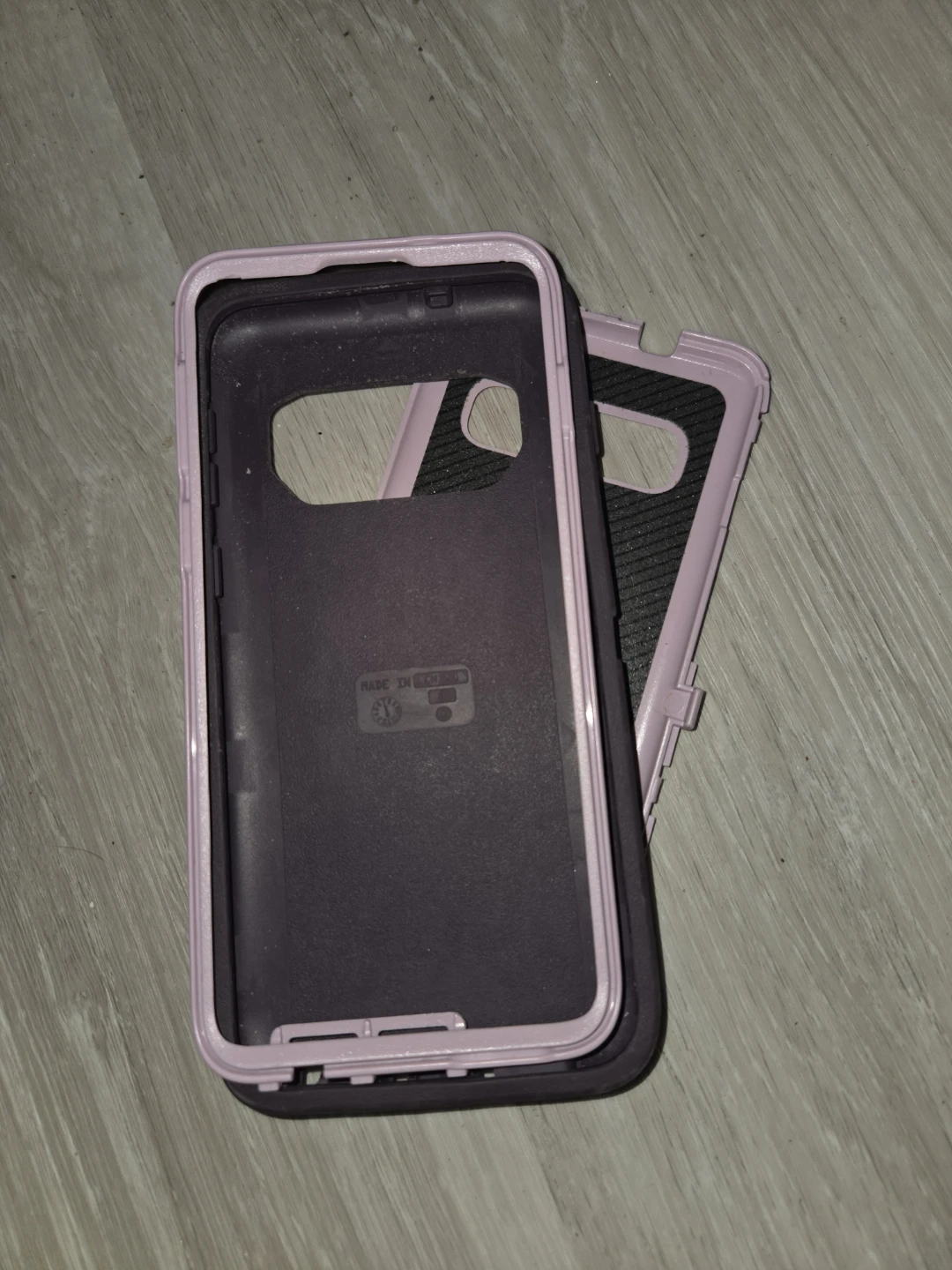 Samsung Galaxy S10 w/ otter box case - photo 3