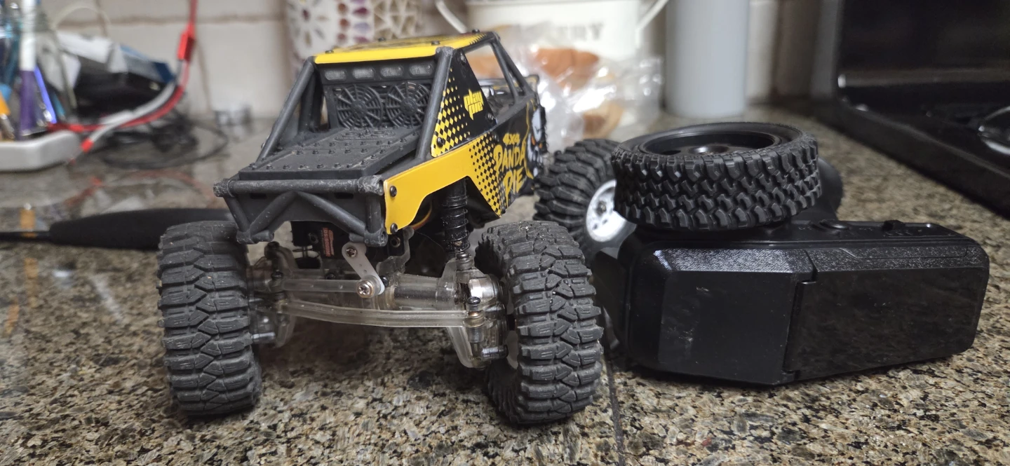 RC 4 wheel steer Rock Crawler Truck "Panda Pie" 1/24 scale - photo 3
