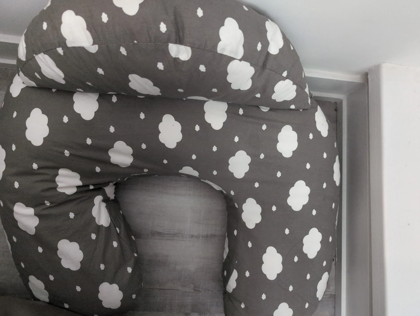 U-Shaped Nursing Pillow with Newborn Dress and Soft Toy - photo 2