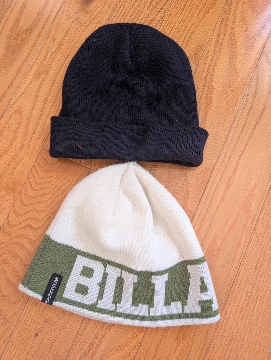 2 Beanies 🧡