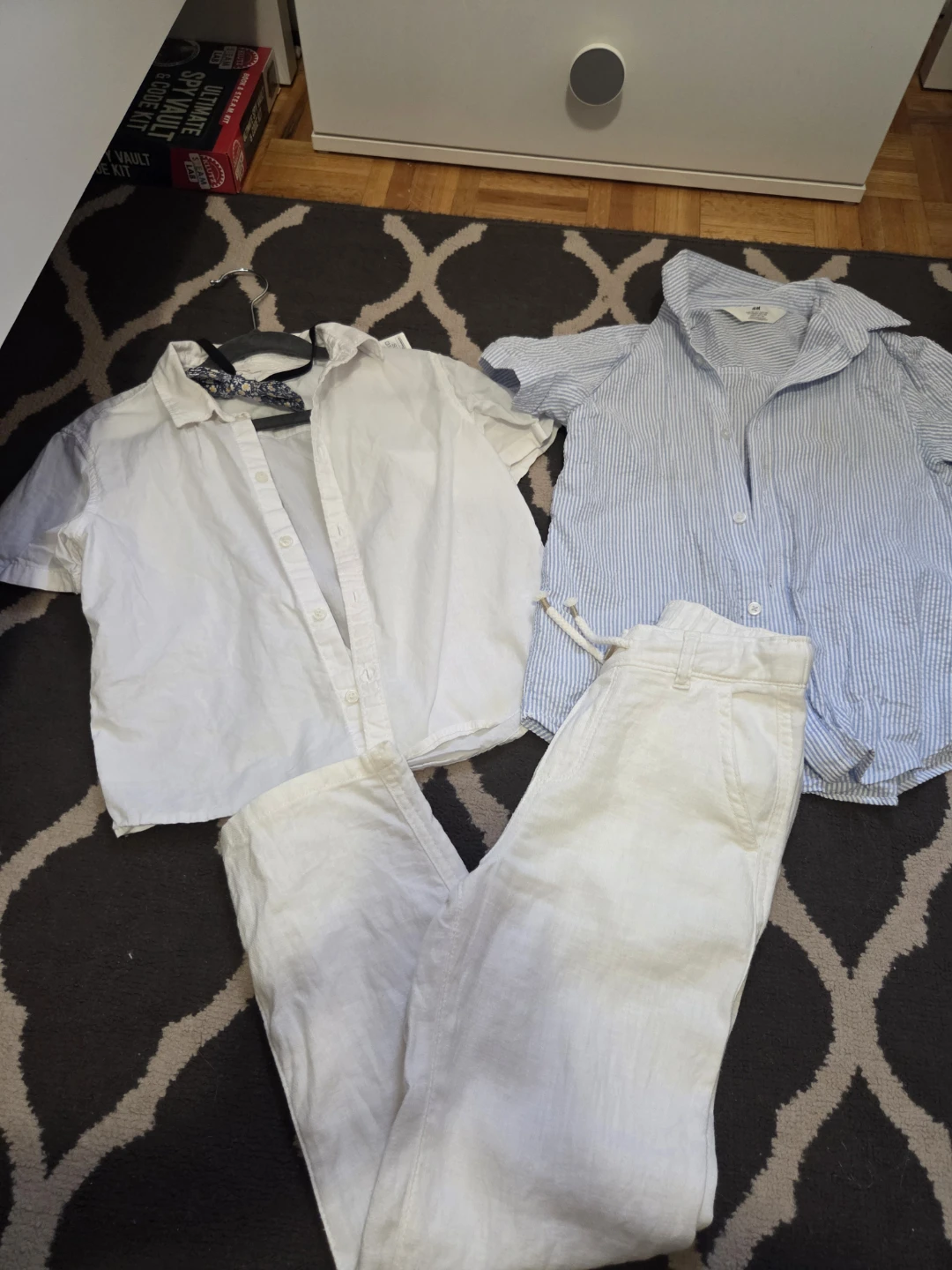 White Linen Pants and Two Tops Set - photo 2
