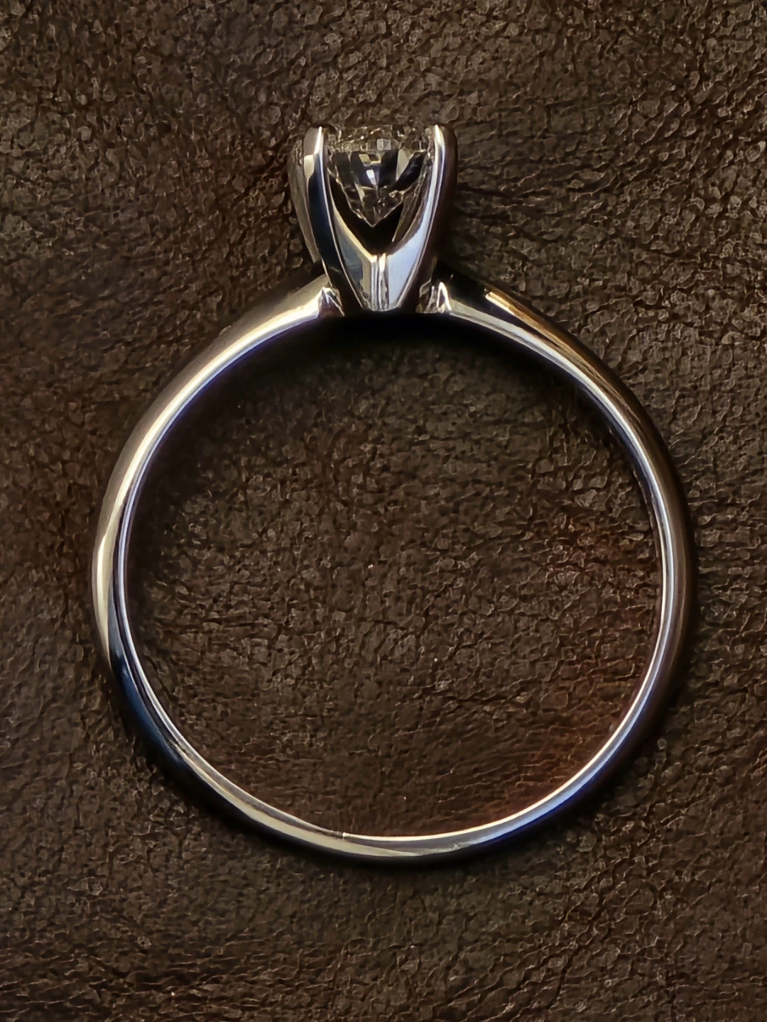 Beautiful 14 karat white gold solitaire engagement ring - photo 5