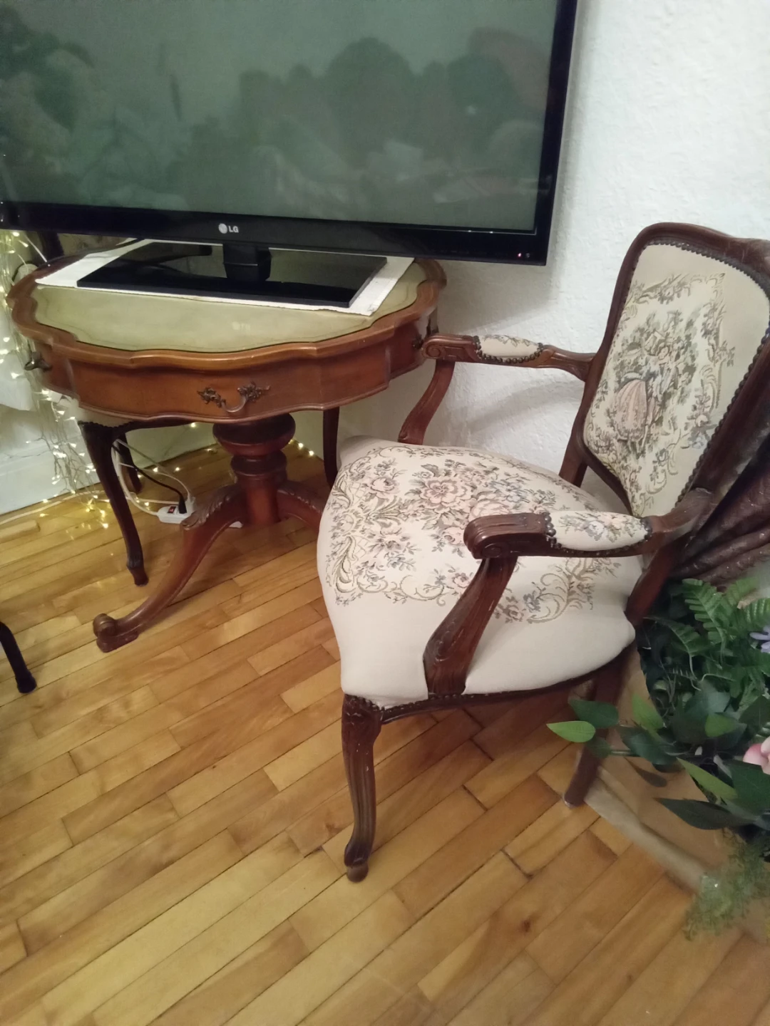 Vintage Upholstered Armchairs and table - photo 3