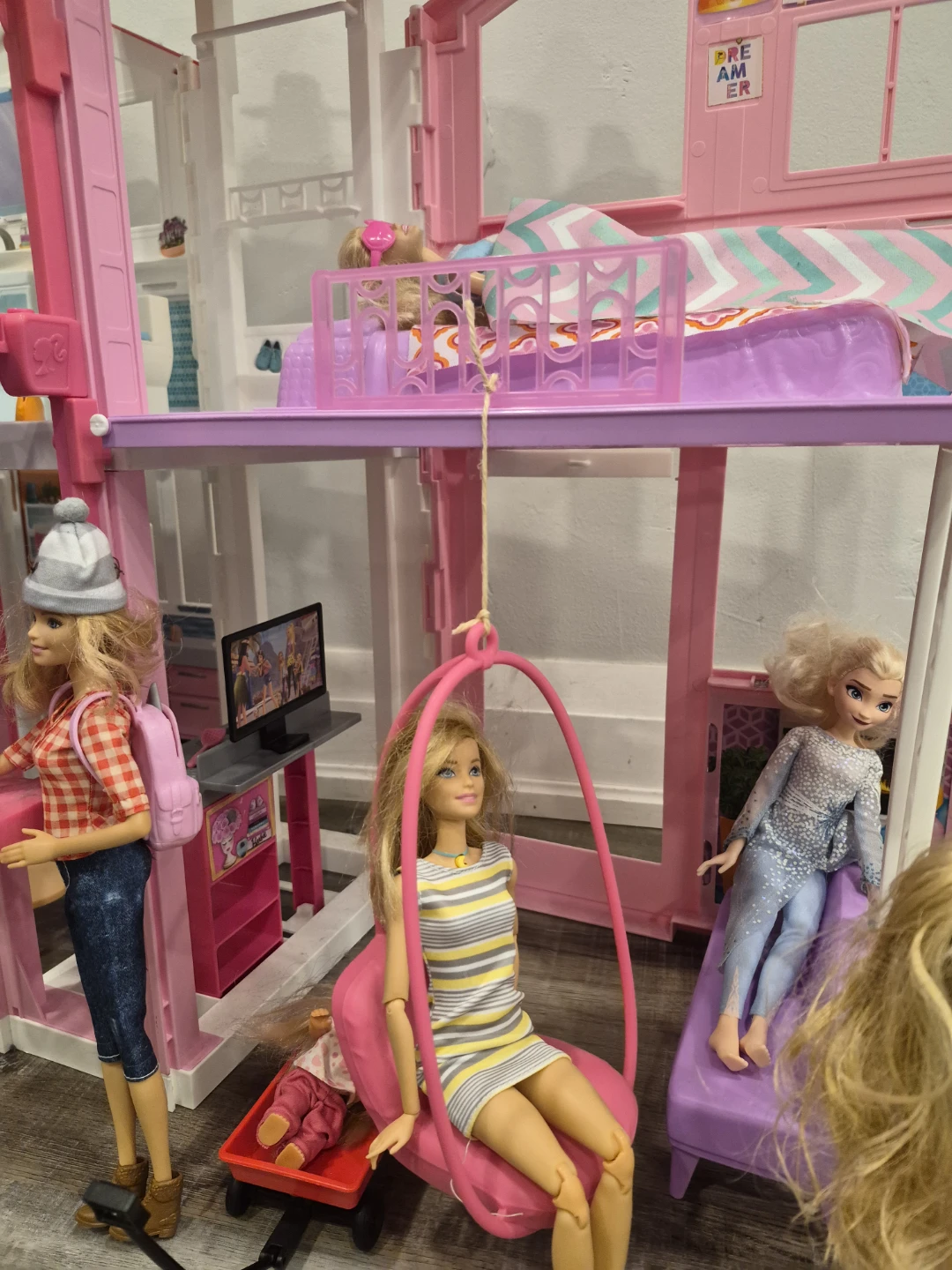 Barbie Dreamhouse and Accessories - photo 4