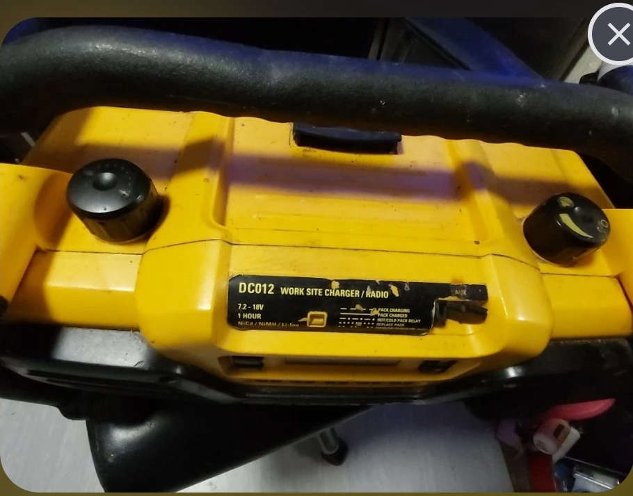 DEWALT DC012 Work Site Charger / Radio - photo 2