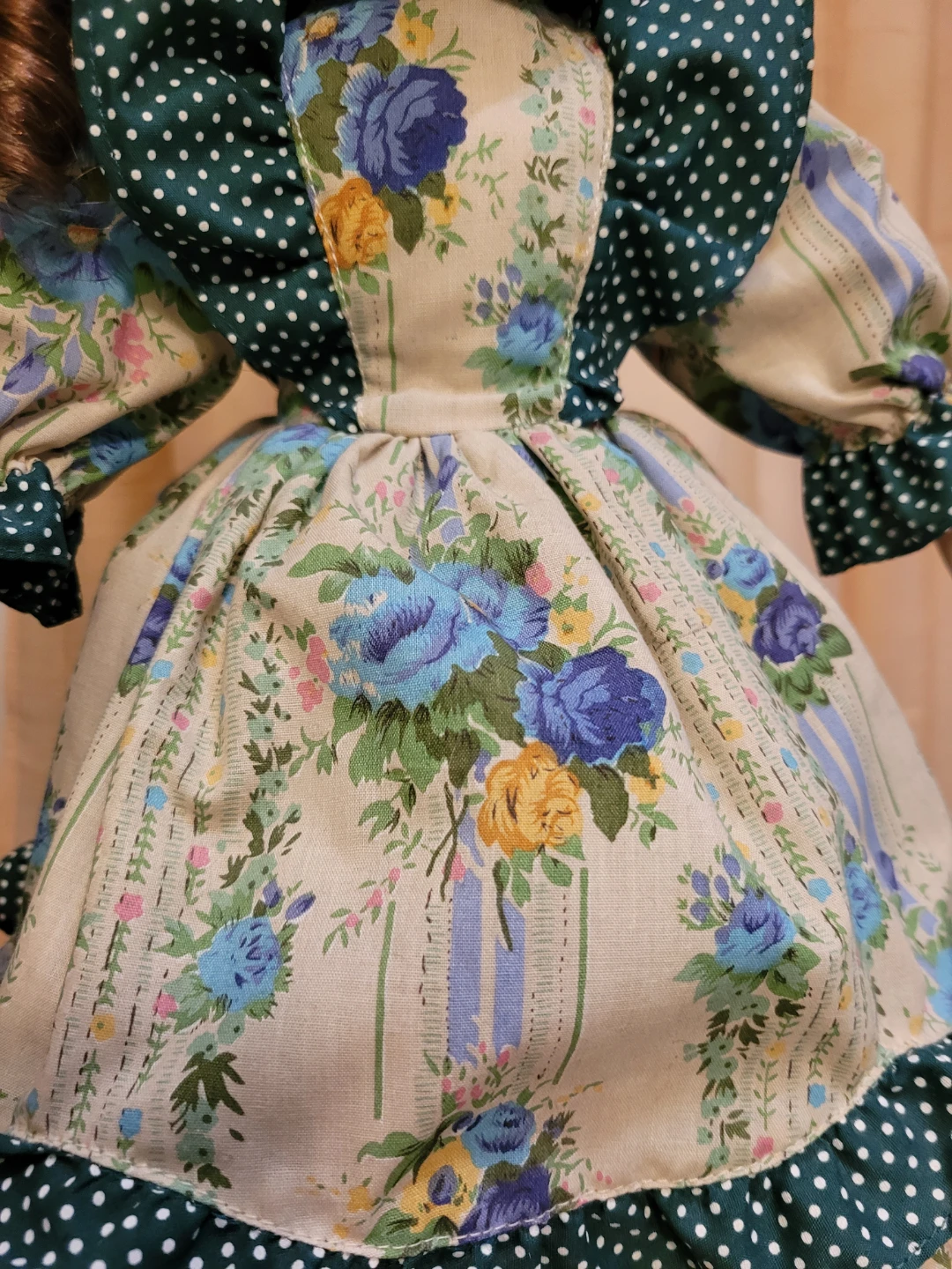 MEMORIES GENUINE PORCELAIN DOLL 16" - photo 4