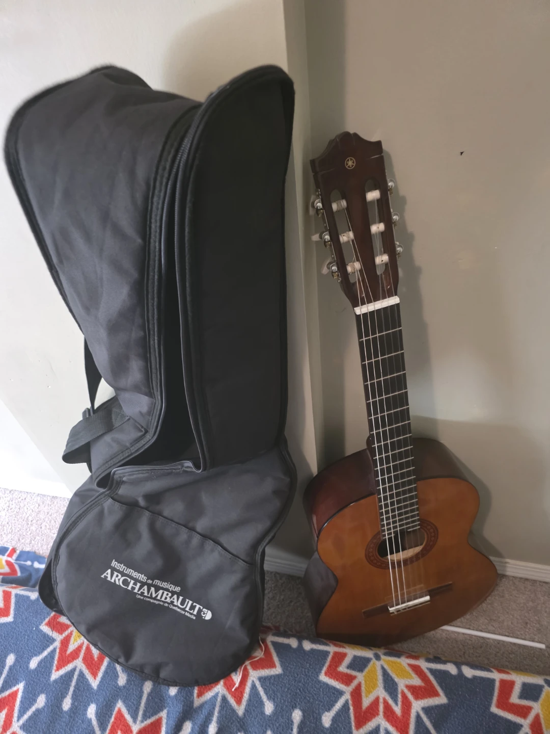 Yamaha Classical Guitar with Gig Bag - photo 2
