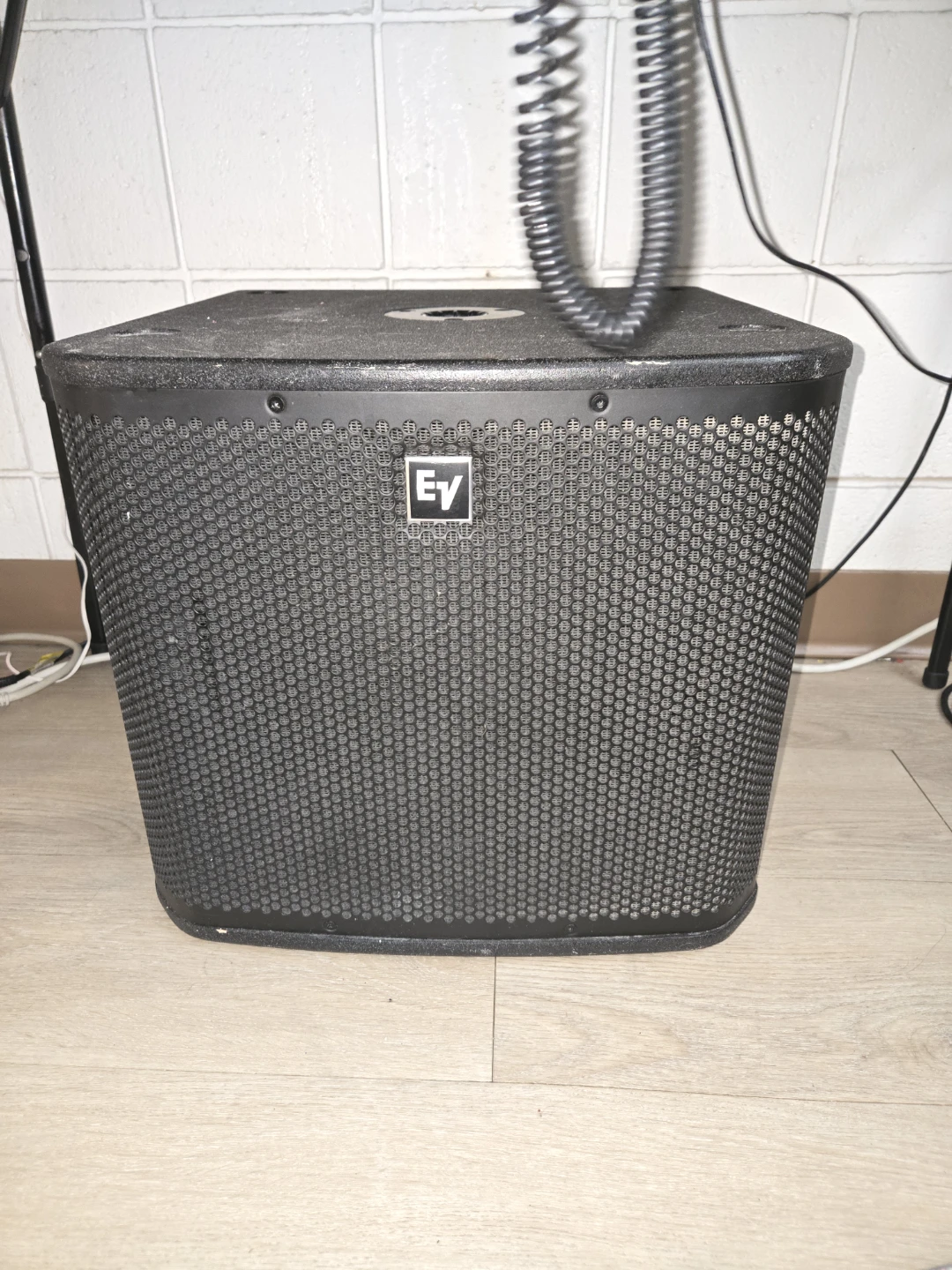 Electro-Voice ELX 118P Powered Subwoofer
