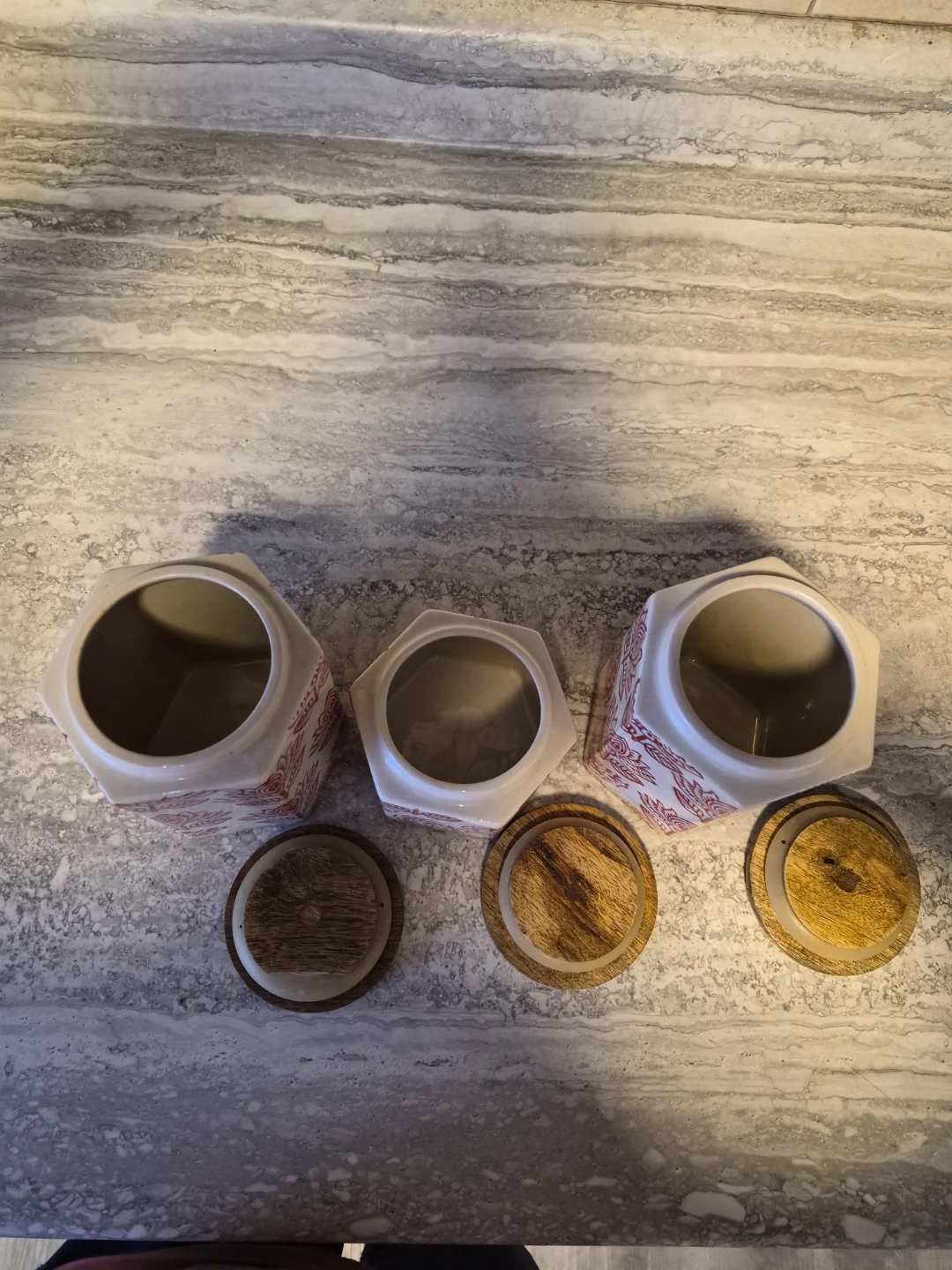 Set of 3 Ceramic Canisters with Wooden Lids - photo 3