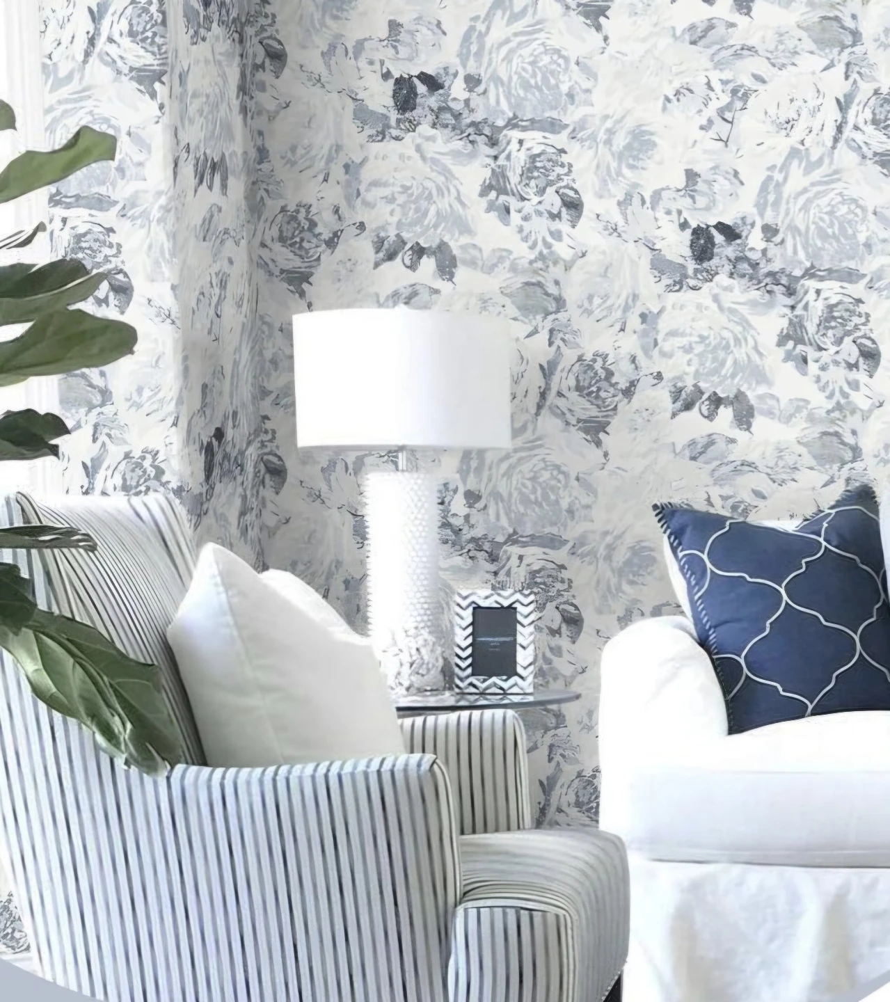 Blue White Large-Floral Peel & Stick Wallpaper 197"x17.3" - photo 2