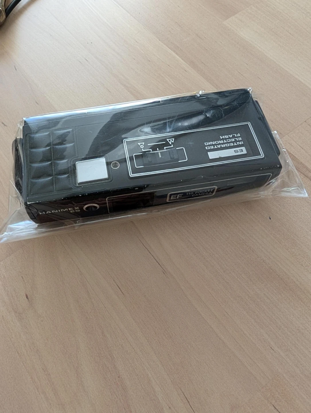 Hanimex EF 110 Pocket Camera with Integrated Flash - photo 4