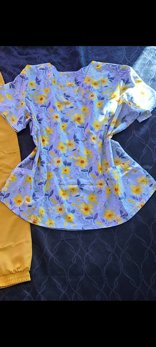 Floral Scrub Top and Yellow Jogger Pants Set - photo 2
