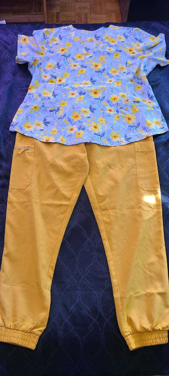 Floral Scrub Top and Yellow Jogger Pants Set - photo 3