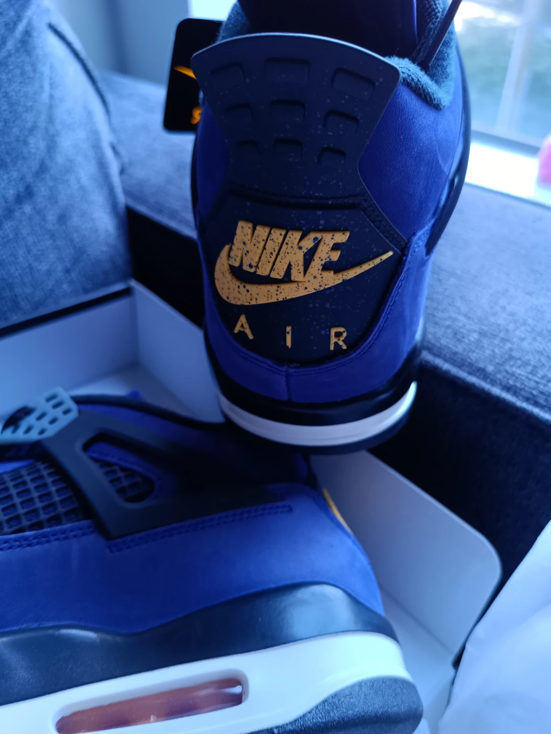 Jordan 4 Lakers - photo 2