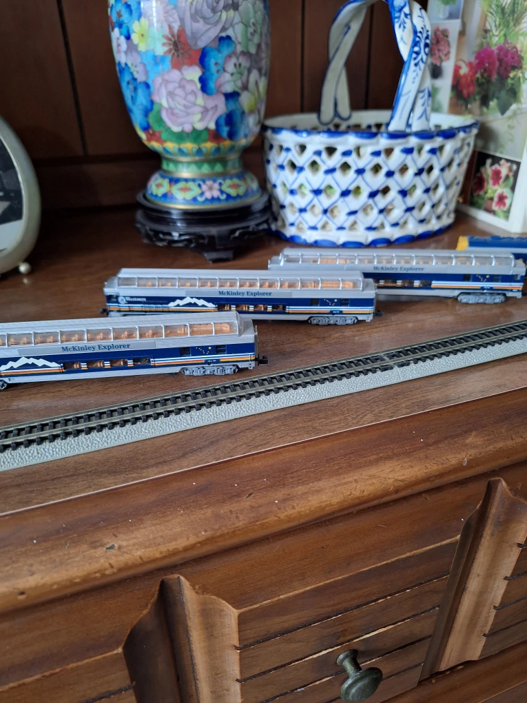 Alaska Model Train Set - photo 3