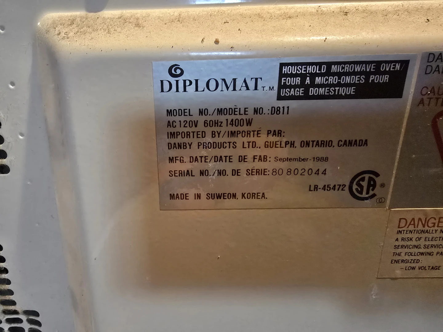 DIPLOMAT Microwave Oven Model D811
