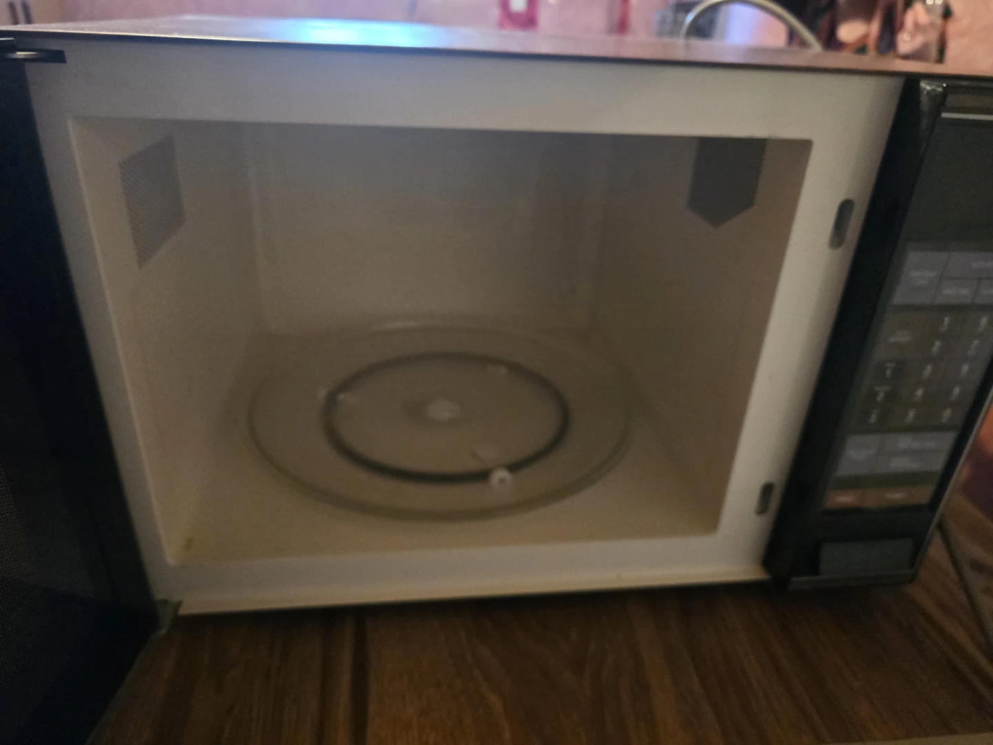DIPLOMAT Microwave Oven Model D811 - photo 3