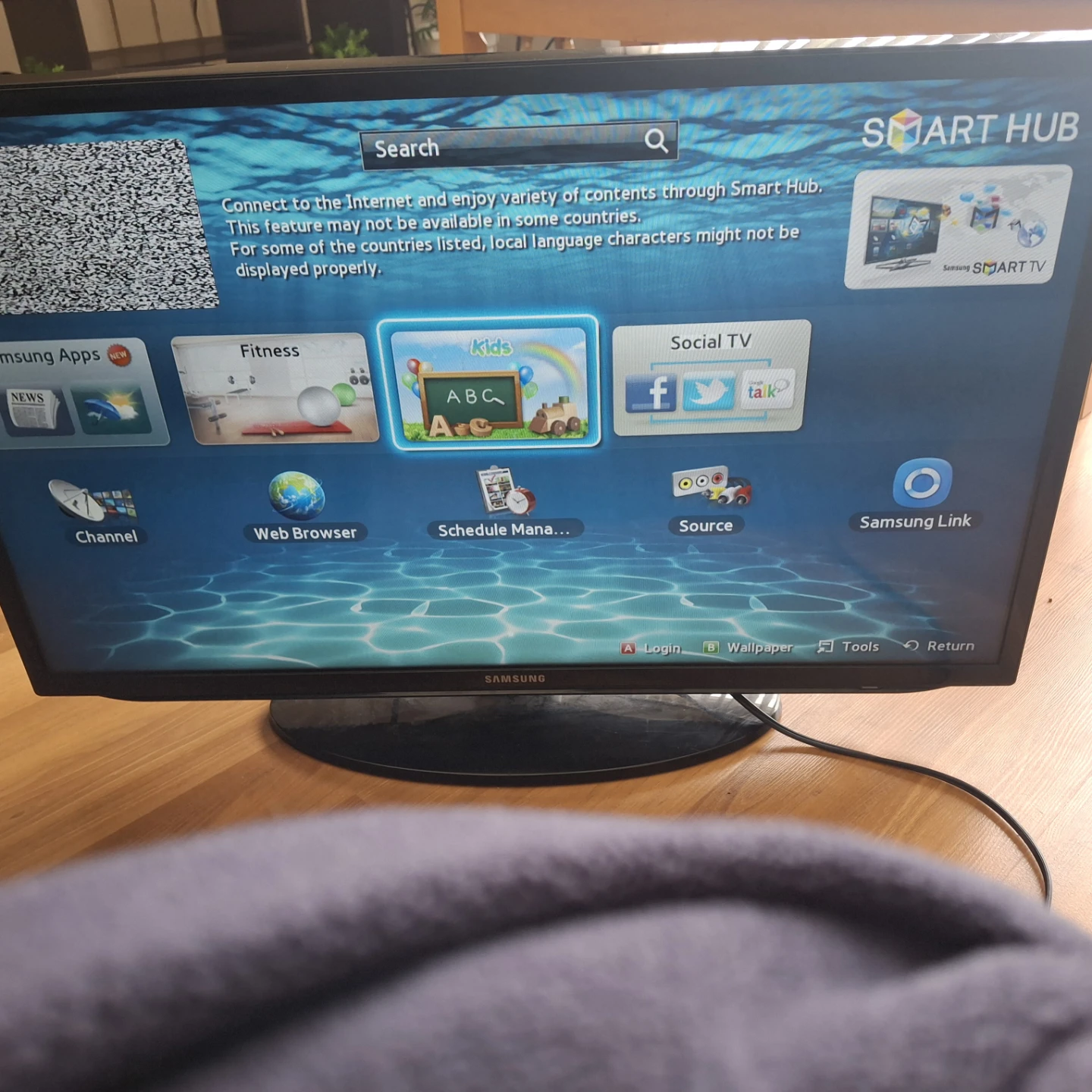 Older Samsung 32" Smart TV good for gaming or computer - photo 4