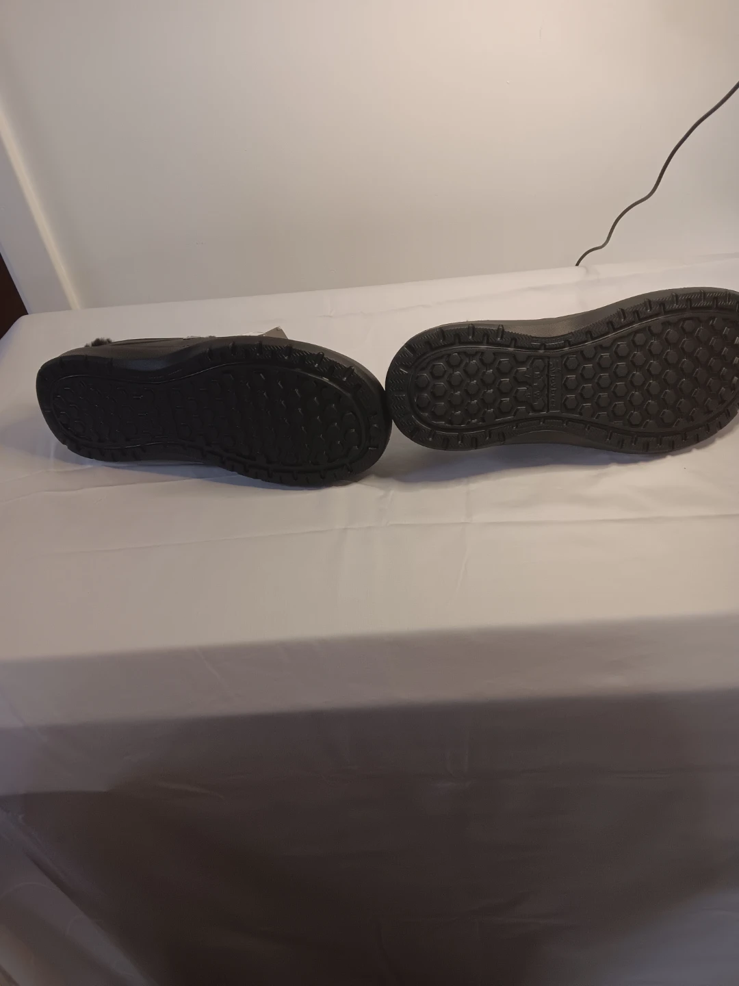 Joybees Black Fuzzy Clogs Size W7/M6 - photo 3