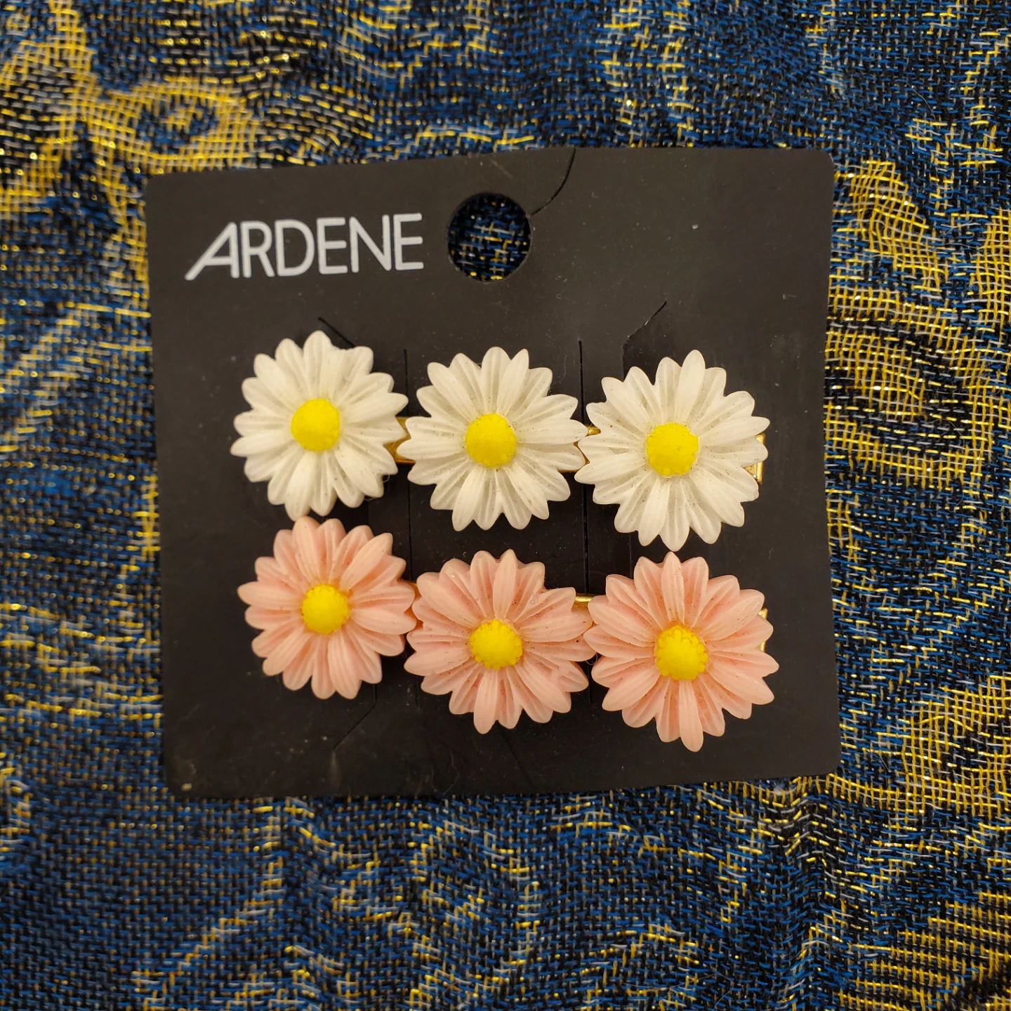 Free Ardene Daisy Hair Clips - photo 3