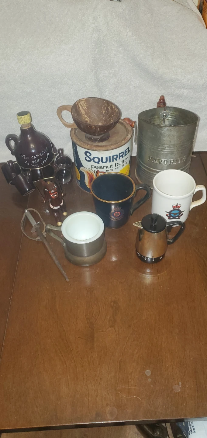 Assorted Vintage Collectibles: Lighters, Ashtrays, Mugs & More - photo 2
