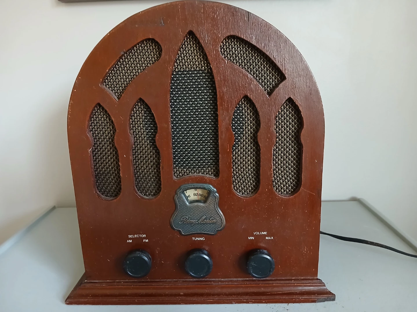 Antique Wooden AM/FM Radio Reimy martin
