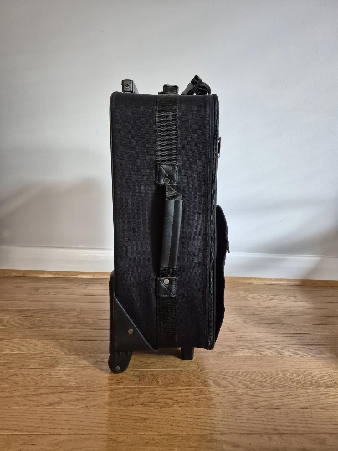 Carry-On Suitcase: Black, with Telescopic handle: Paris Match - photo 5