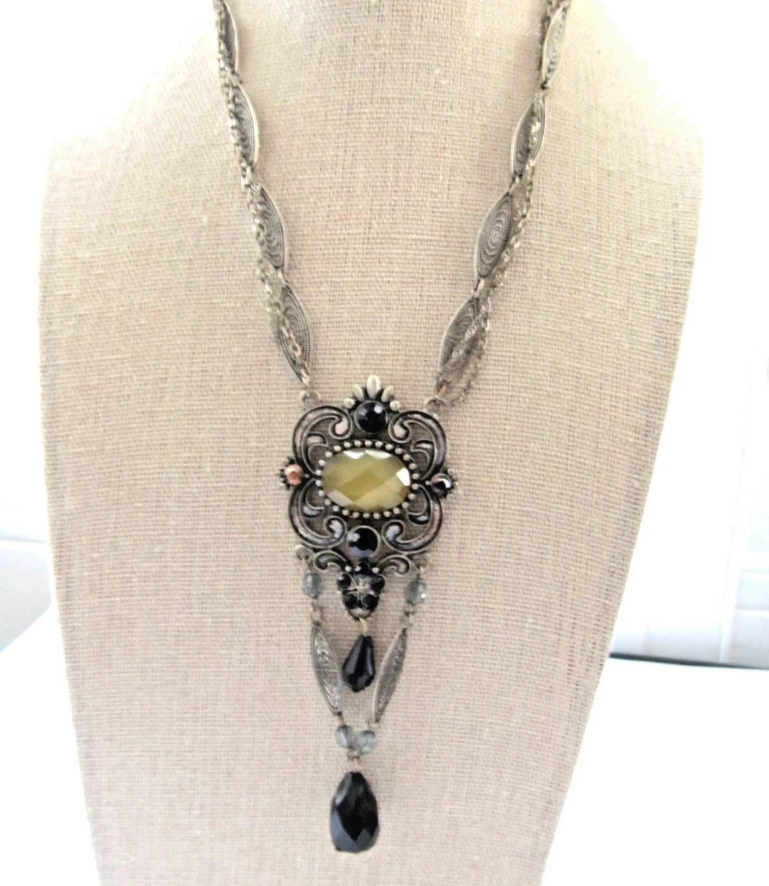 VINTAGE NECLACE FOR SALE