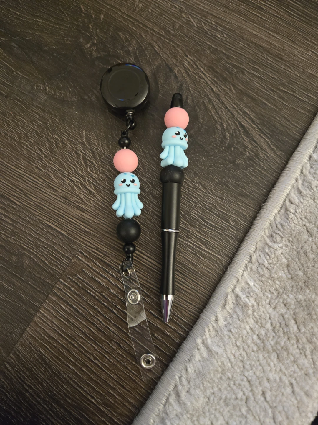 Jellyfish Pen and Badge Reel Set